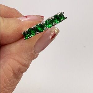 Elegant Silver and Green Gemstone Women's Ring